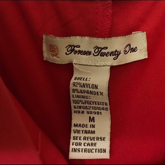 GORGEOUS red dress!! 💃🏽 - Picture 2 of 3